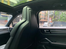 Cargar imagen en el visor de la galería, Porsche Cayenne GTS Coupé Modelo 2022