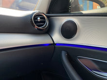 Cargar imagen en el visor de la galería, Mercedes-Benz E200 Modelo 2017