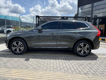 Cargar imagen en el visor de la galería, Volvo XC60 B5 Híbrida Modelo 2022