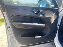 Cargar imagen en el visor de la galería, Volvo XC60 T5 R Desing Modelo 2019