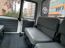 Cargar imagen en el visor de la galería, Toyota Land Cruiser Serie 70 Modelo 2016