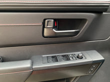 Cargar imagen en el visor de la galería, Toyota Sequoia TRD PRO Hibrida Modelo 2025
