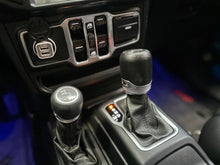 Cargar imagen en el visor de la galería, Jeep Wrangler Unlimited Modelo 2018
