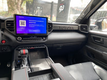 Cargar imagen en el visor de la galería, Toyota Sequoia TRD PRO Hibrida Modelo 2025