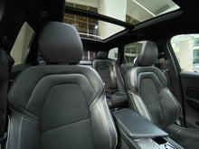 Cargar imagen en el visor de la galería, Volvo XC60 T5 R-Design Modelo 2019