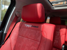 Cargar imagen en el visor de la galería, Toyota Sequoia TRD PRO Hibrida Modelo 2023
