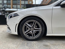 Cargar imagen en el visor de la galería, Mercedes-Benz A 180 Modelo 2022