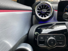 Cargar imagen en el visor de la galería, Mercedes-Benz A 180 Modelo 2022