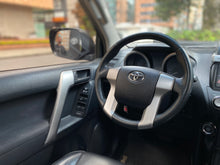 Cargar imagen en el visor de la galería, Toyota Prado TXL Modelo 2015