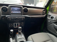 Cargar imagen en el visor de la galería, Jeep Wrangler Sport Modelo 2020