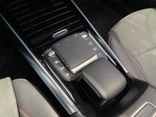 Cargar imagen en el visor de la galería, Mercedes-Benz GLA 200 Modelo 2022