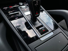Cargar imagen en el visor de la galería, Porsche Cayenne GTS Coupé Modelo 2022