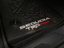 Cargar imagen en el visor de la galería, Toyota Sequoia TRD PRO Hibrida Modelo 2025