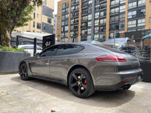 Cargar imagen en el visor de la galería, Porsche Panamera GTS Modelo 2015