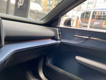 Cargar imagen en el visor de la galería, Volvo EX30 Recharge Plus Modelo 2024