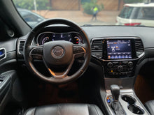 Cargar imagen en el visor de la galería, Jeep Grand Cherokee Laredo Modelo 2019