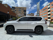 Cargar imagen en el visor de la galería, Lexus GX 460 Modelo 2022