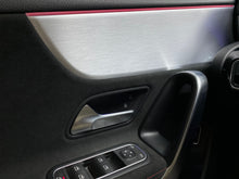 Cargar imagen en el visor de la galería, Mercedes-Benz A 180 Modelo 2022
