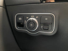 Cargar imagen en el visor de la galería, Mercedes-Benz GLA 200 Modelo 2022