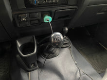 Cargar imagen en el visor de la galería, Toyota Land Cruiser Serie 70 Modelo 2016