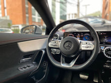 Cargar imagen en el visor de la galería, Mercedes-Benz CLA 200 Modelo 2023
