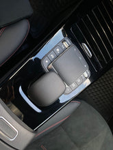 Cargar imagen en el visor de la galería, Mercedes-Benz CLA 200 Modelo 2023
