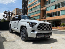 Cargar imagen en el visor de la galería, Toyota Sequoia Capstone Hibrida Modelo 2025