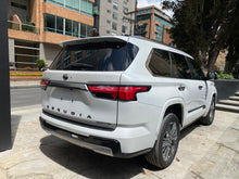 Cargar imagen en el visor de la galería, Toyota Sequoia Capstone Hibrida Modelo 2025