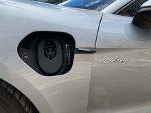 Cargar imagen en el visor de la galería, Porsche Taycan Modelo 2022