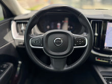 Cargar imagen en el visor de la galería, Volvo XC60 B5 Híbrida Modelo 2022