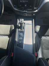Cargar imagen en el visor de la galería, Volvo XC60 T5 R Desing Modelo 2019