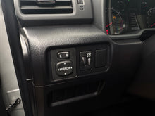 Cargar imagen en el visor de la galería, Toyota 4Runner Blindada Modelo 2023