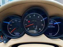 Cargar imagen en el visor de la galería, Porsche Cayenne Platinum Edition Modelo 2017