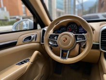 Cargar imagen en el visor de la galería, Porsche Cayenne Platinum Edition Modelo 2017