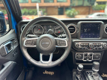 Cargar imagen en el visor de la galería, Jeep Wrangler Rubicon Sahara Modelo 2022