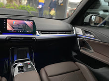 Cargar imagen en el visor de la galería, BMW IX1 xDrive30 Modelo 2025