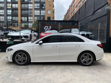 Cargar imagen en el visor de la galería, Mercedes-Benz A 180 Modelo 2022