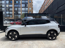 Cargar imagen en el visor de la galería, Volvo EX30 Recharge Plus Modelo 2024