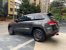 Cargar imagen en el visor de la galería, Jeep Grand Cherokee Laredo Modelo 2019