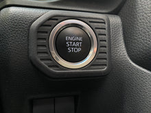 Cargar imagen en el visor de la galería, Toyota Land Cruiser Prado TXL Modelo 2025