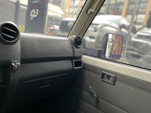 Cargar imagen en el visor de la galería, Toyota Land Cruiser Serie 70 Modelo 2016