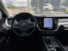 Cargar imagen en el visor de la galería, Volvo XC60 B5 Híbrida Modelo 2022
