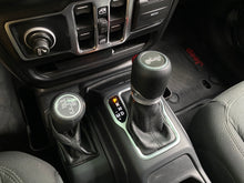 Cargar imagen en el visor de la galería, Jeep Wrangler Unlimited Modelo 2021