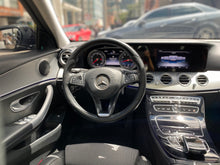 Cargar imagen en el visor de la galería, Mercedes-Benz E200 Modelo 2017