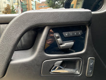 Cargar imagen en el visor de la galería, Mercedes-Benz G500 Blindada Modelo 2017