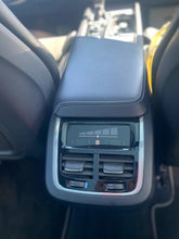 Cargar imagen en el visor de la galería, Volvo XC60 T5 R Desing Modelo 2019