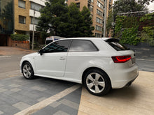 Cargar imagen en el visor de la galería, Audi A3 S-line Modelo 2015
