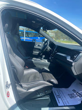 Cargar imagen en el visor de la galería, Volvo XC60 T5 R Desing Modelo 2019