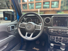 Cargar imagen en el visor de la galería, Jeep Wrangler Rubicon Sahara Modelo 2022