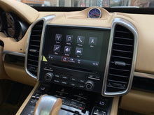 Cargar imagen en el visor de la galería, Porsche Cayenne Platinum Edition Modelo 2017